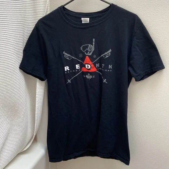 Men’s Gildan Soft Style Canadian Red Mountain Resort Rosasland BC. Size medium. - Picture 4 of 10